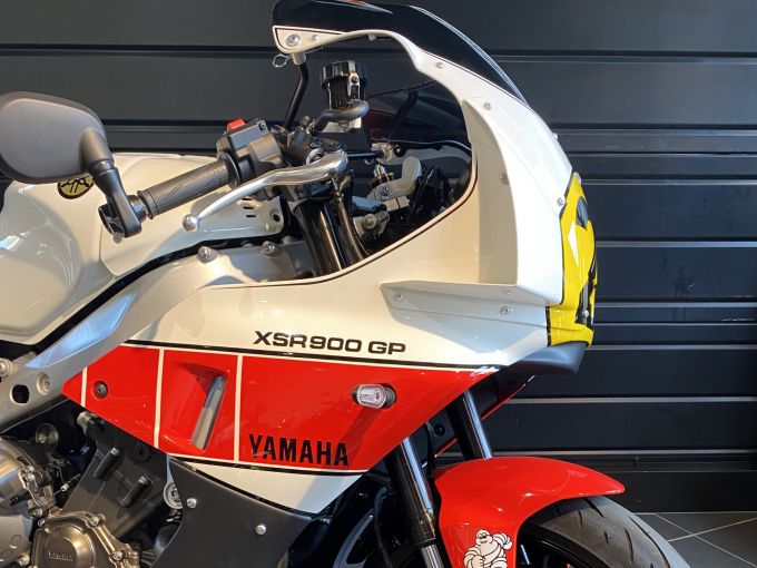 YAMAHA XSR 900 GP 4
