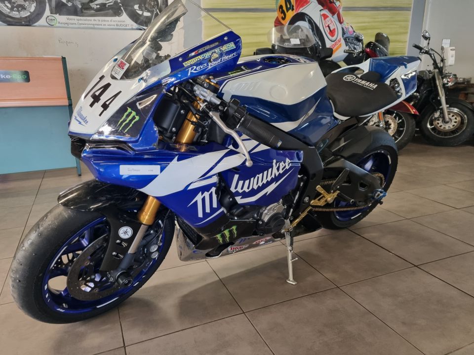 YAMAHA YZF 1000 R1 4