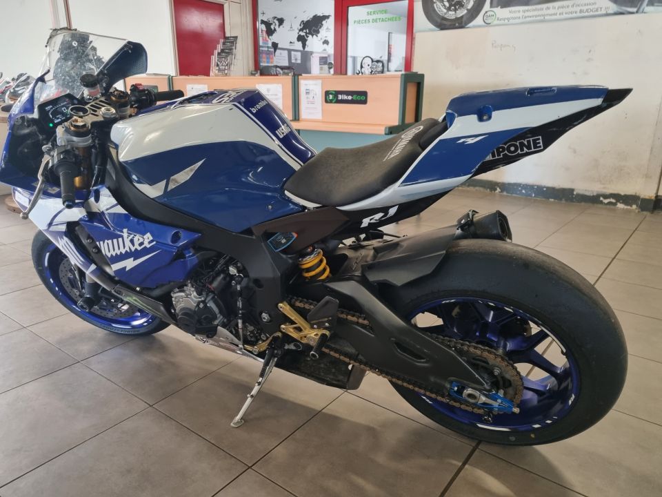 YAMAHA YZF 1000 R1 4