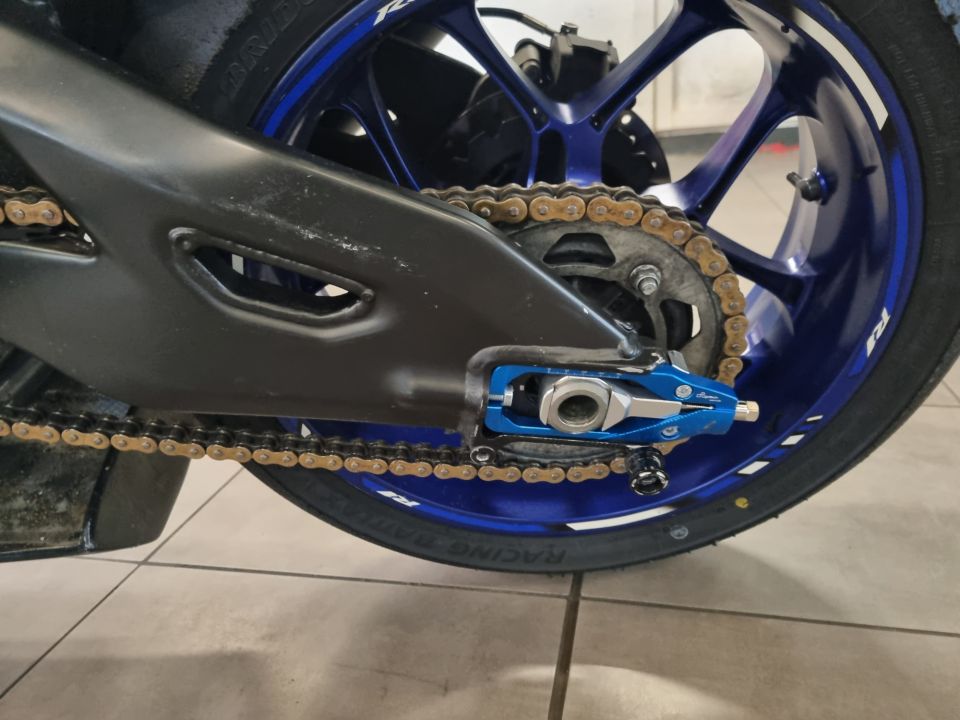 YAMAHA YZF 1000 R1 4