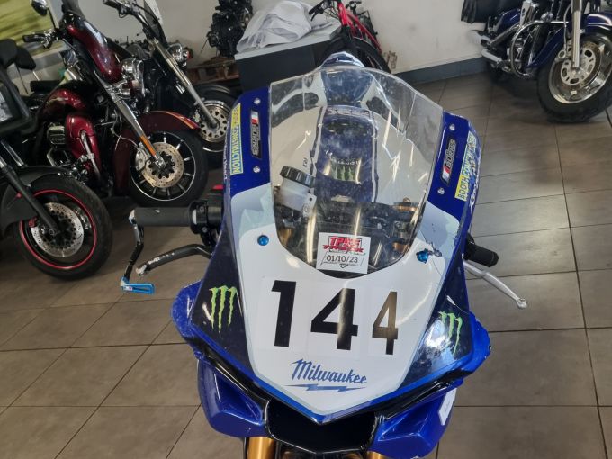 YAMAHA YZF 1000 R1 4