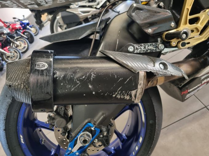 YAMAHA YZF 1000 R1 4