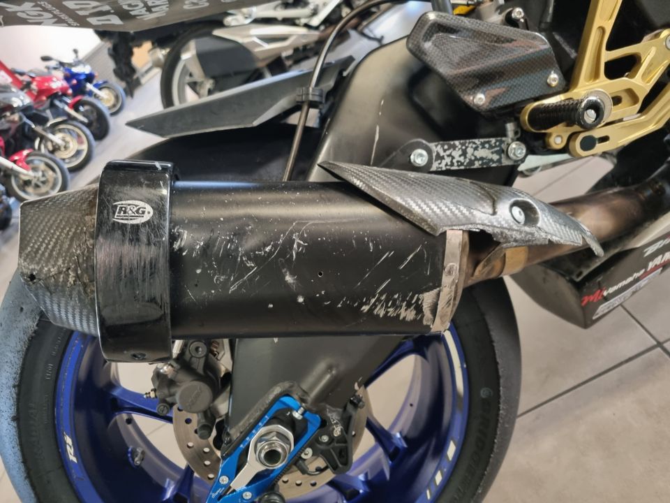 YAMAHA YZF 1000 R1 4