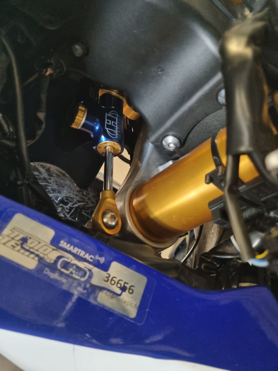 YAMAHA YZF 1000 R1 4