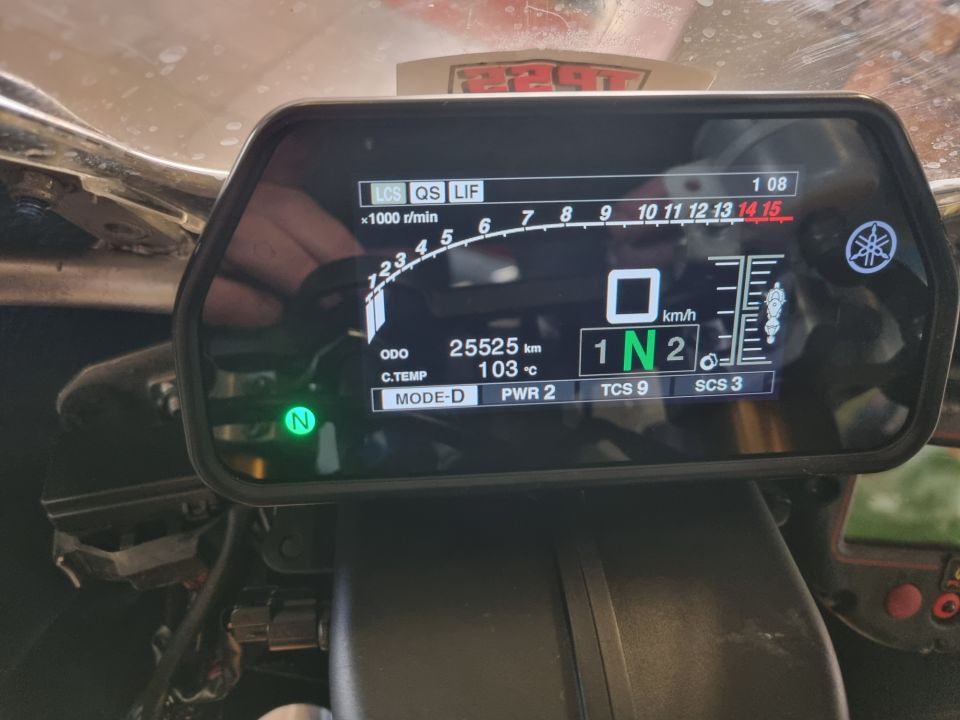 YAMAHA YZF 1000 R1 4