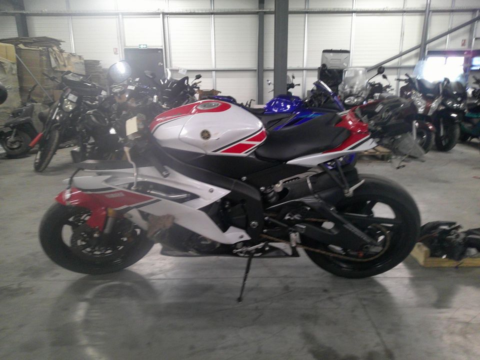 YAMAHA YZF-R6 4
