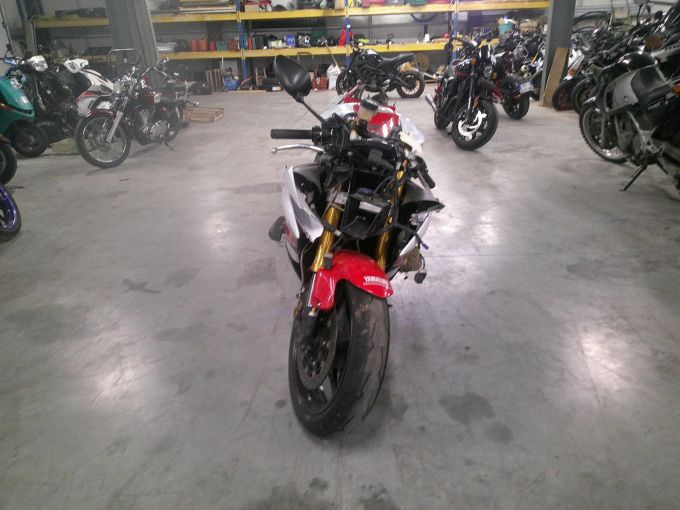 YAMAHA YZF-R6 4