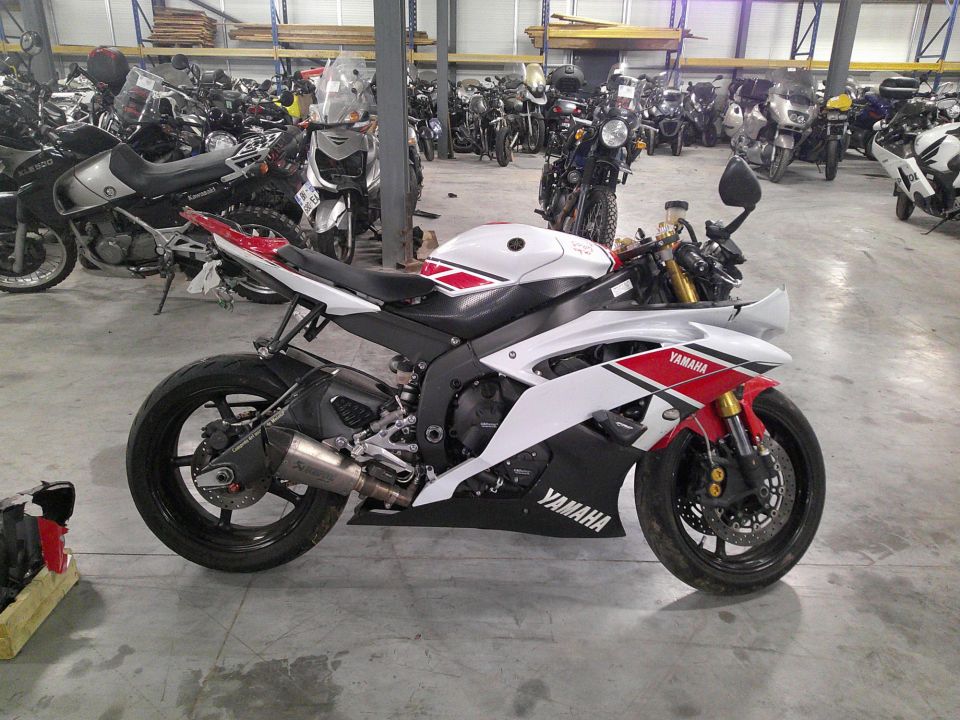 YAMAHA YZF-R6 4
