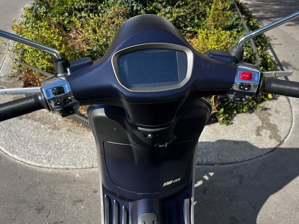 VESPA PRIMAVERA 125 4