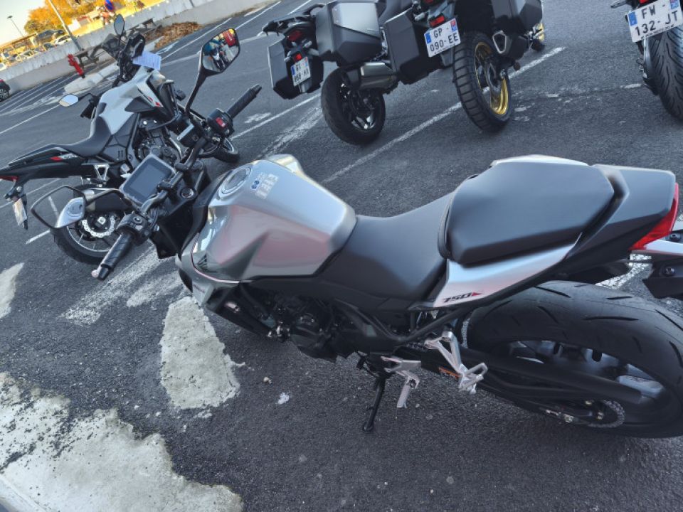 HONDA CB 750 HORNET 4