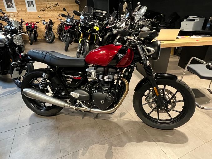 TRIUMPH SPEED TWIN 900 4