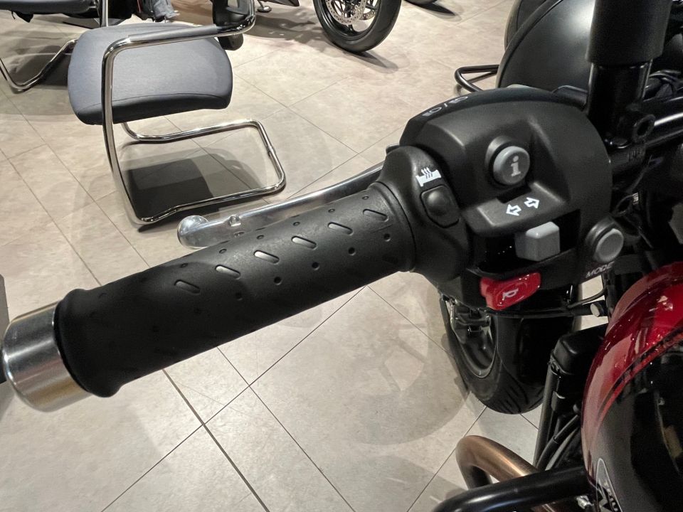 TRIUMPH SPEED TWIN 900 4