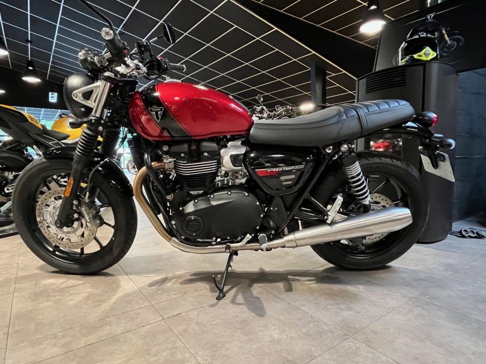 TRIUMPH SPEED TWIN 900 4