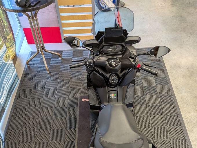 YAMAHA XMAX 300 4