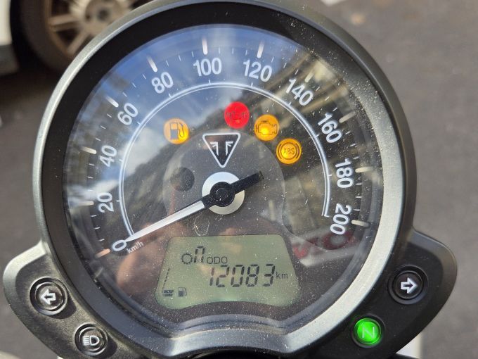 TRIUMPH STREET SCRAMBLER 900 4