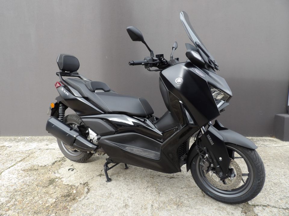 YAMAHA XMAX 300 Tech Max 4