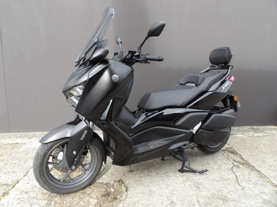 YAMAHA XMAX 300 Tech Max 4