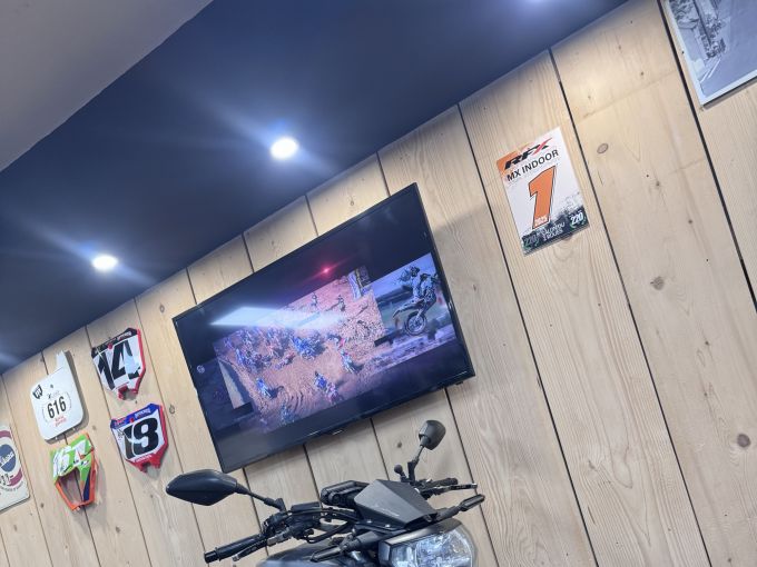 YAMAHA MT-09 4