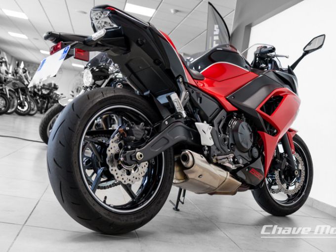 KAWASAKI NINJA 650 4