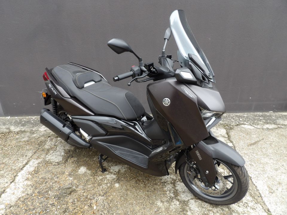YAMAHA XMAX 300 Tech Max 4