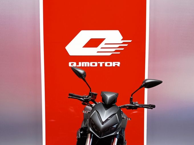 QJ MOTOR SRK 700 4