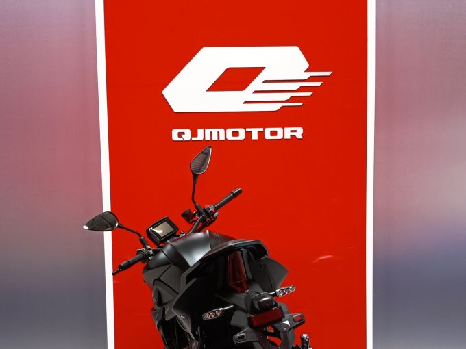 QJ MOTOR SRK 700 4