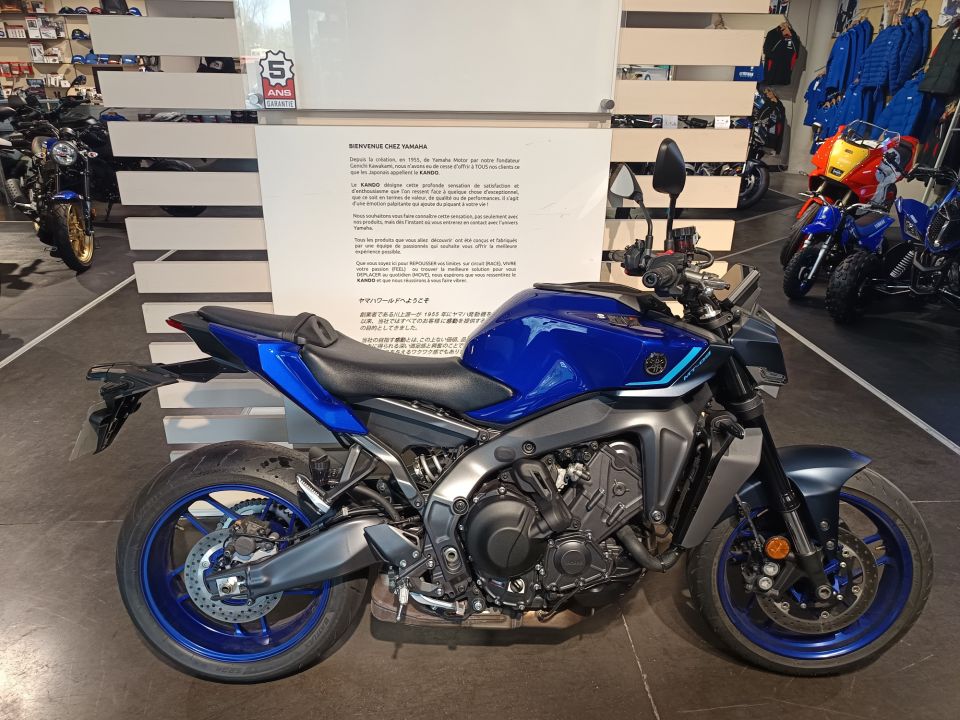 YAMAHA MT-09  Y-AMT 4