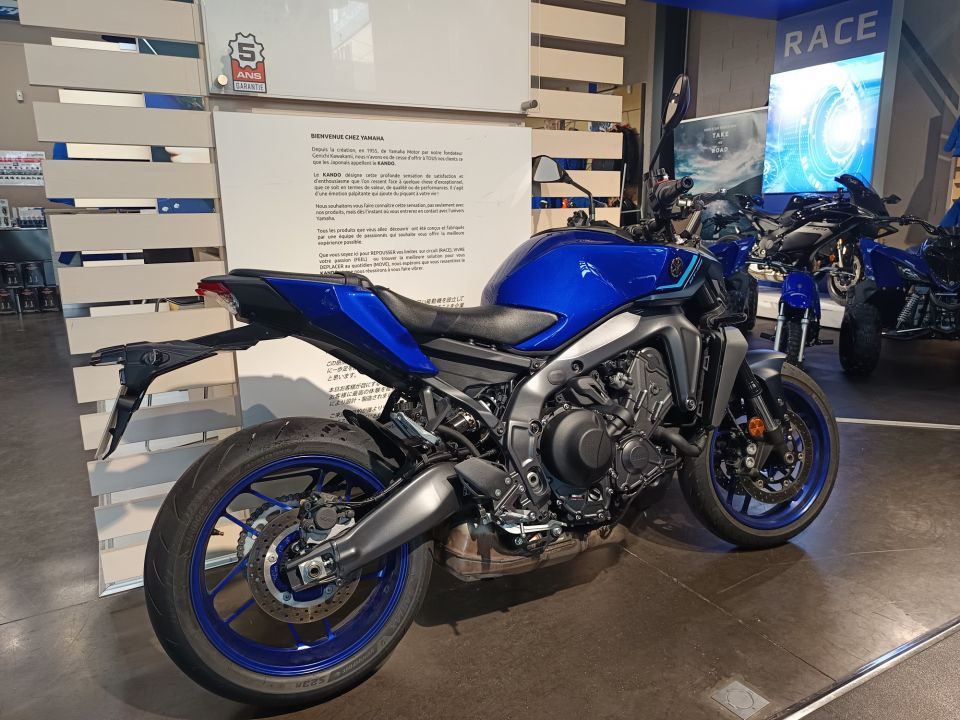 YAMAHA MT-09  Y-AMT 4