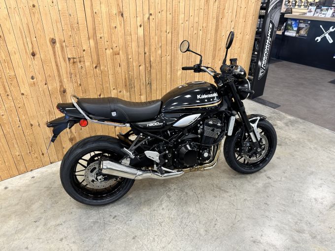 KAWASAKI Z 900 RS 4