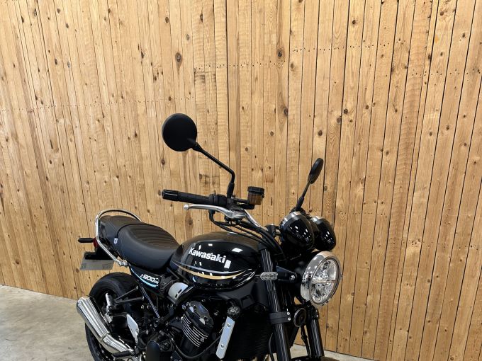 KAWASAKI Z 900 RS 4