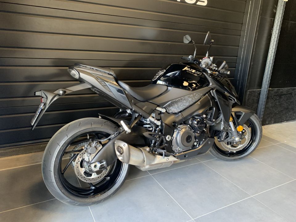 SUZUKI GSX-S 1000 4