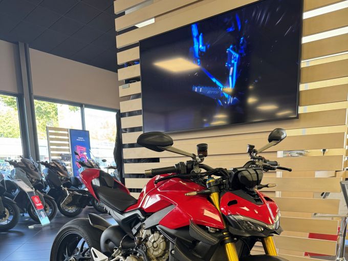 DUCATI STREETFIGHTER V4S 4