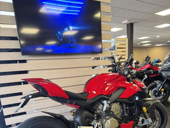 DUCATI STREETFIGHTER V4S 4