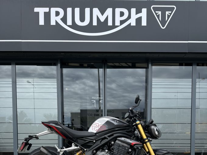 TRIUMPH SPEED TRIPLE 1200 RS 4