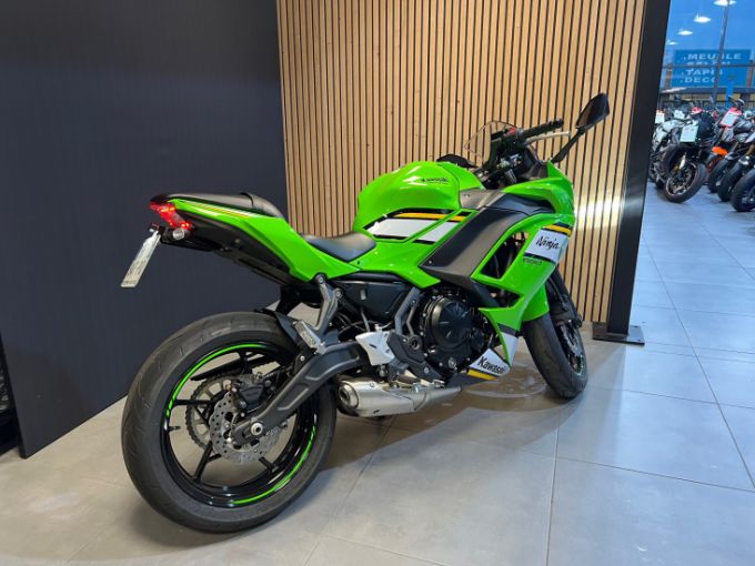 KAWASAKI NINJA 650 4