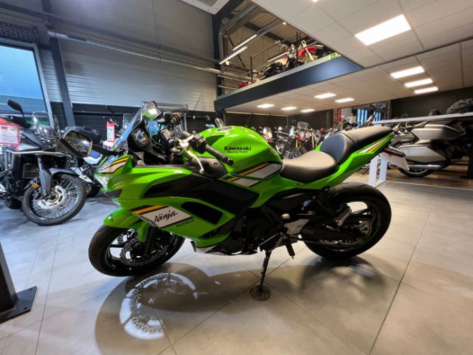 KAWASAKI NINJA 650 4