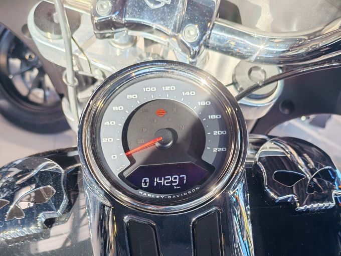 HARLEY-DAVIDSON SOFTAIL SPORT GLIDE 1745 4