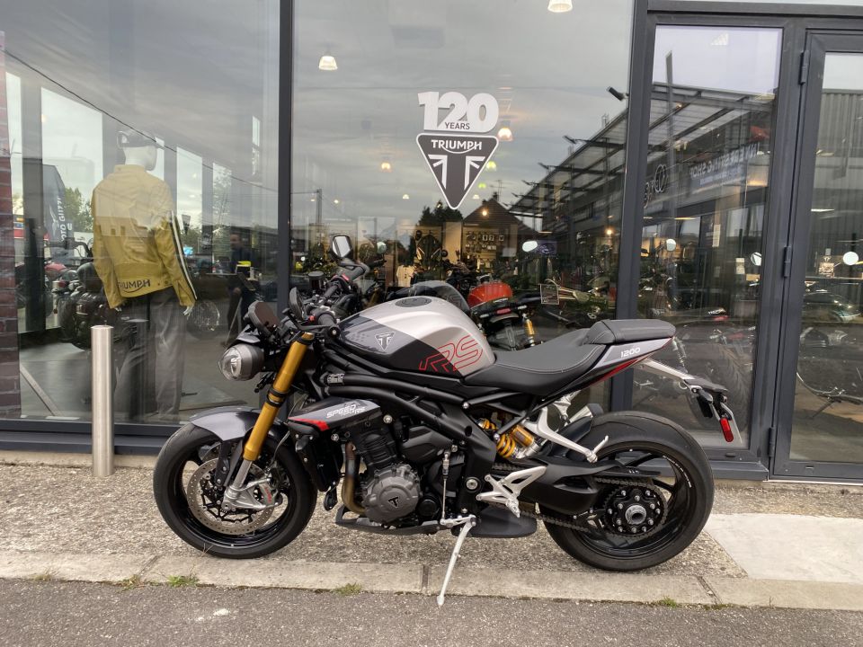TRIUMPH SPEED TRIPLE 1200 RS 4