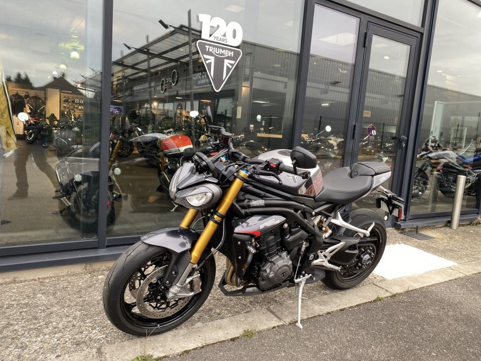 TRIUMPH SPEED TRIPLE 1200 RS 4
