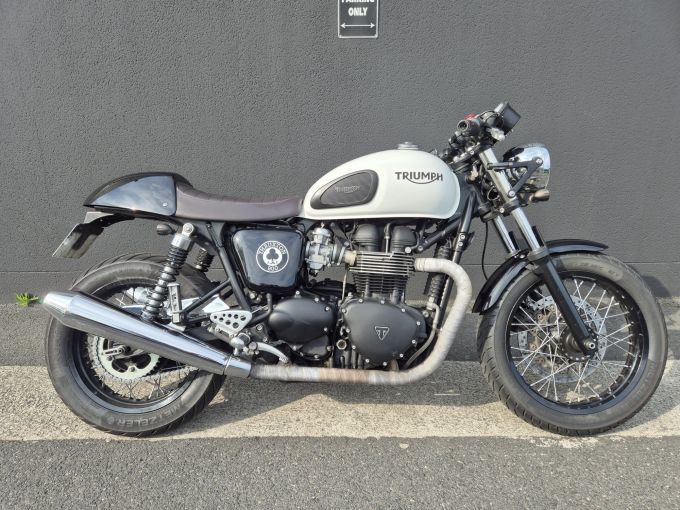 TRIUMPH THRUXTON 900 ACE 4
