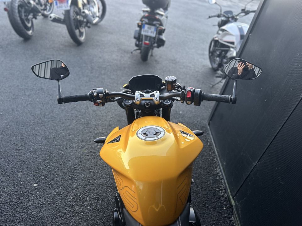 TRIUMPH STREET TRIPLE 765 RS 4