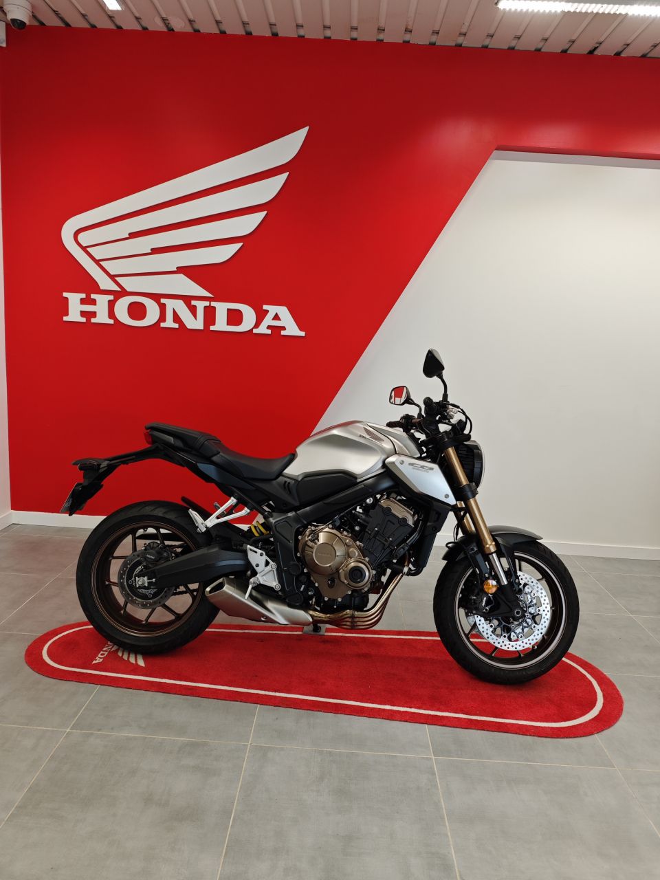 HONDA CB 650 R 4