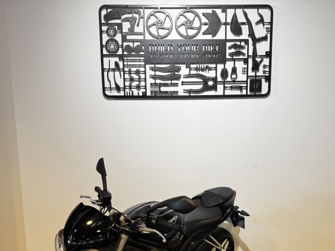 TRIUMPH STREET TRIPLE 765 S  4