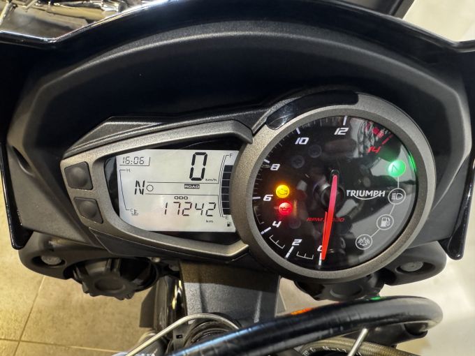 TRIUMPH STREET TRIPLE 765 S  4