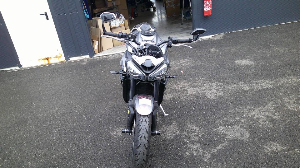 TRIUMPH STREET TRIPLE 765 R 4