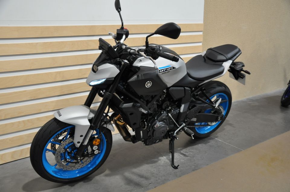 YAMAHA MT-07 (47.5CV) 4
