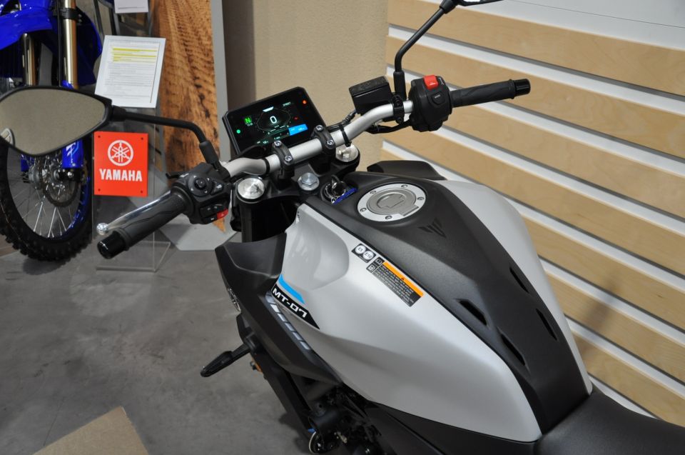 YAMAHA MT-07 (47.5CV) 4