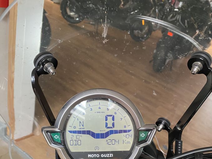 MOTO GUZZI V7 STONE 4