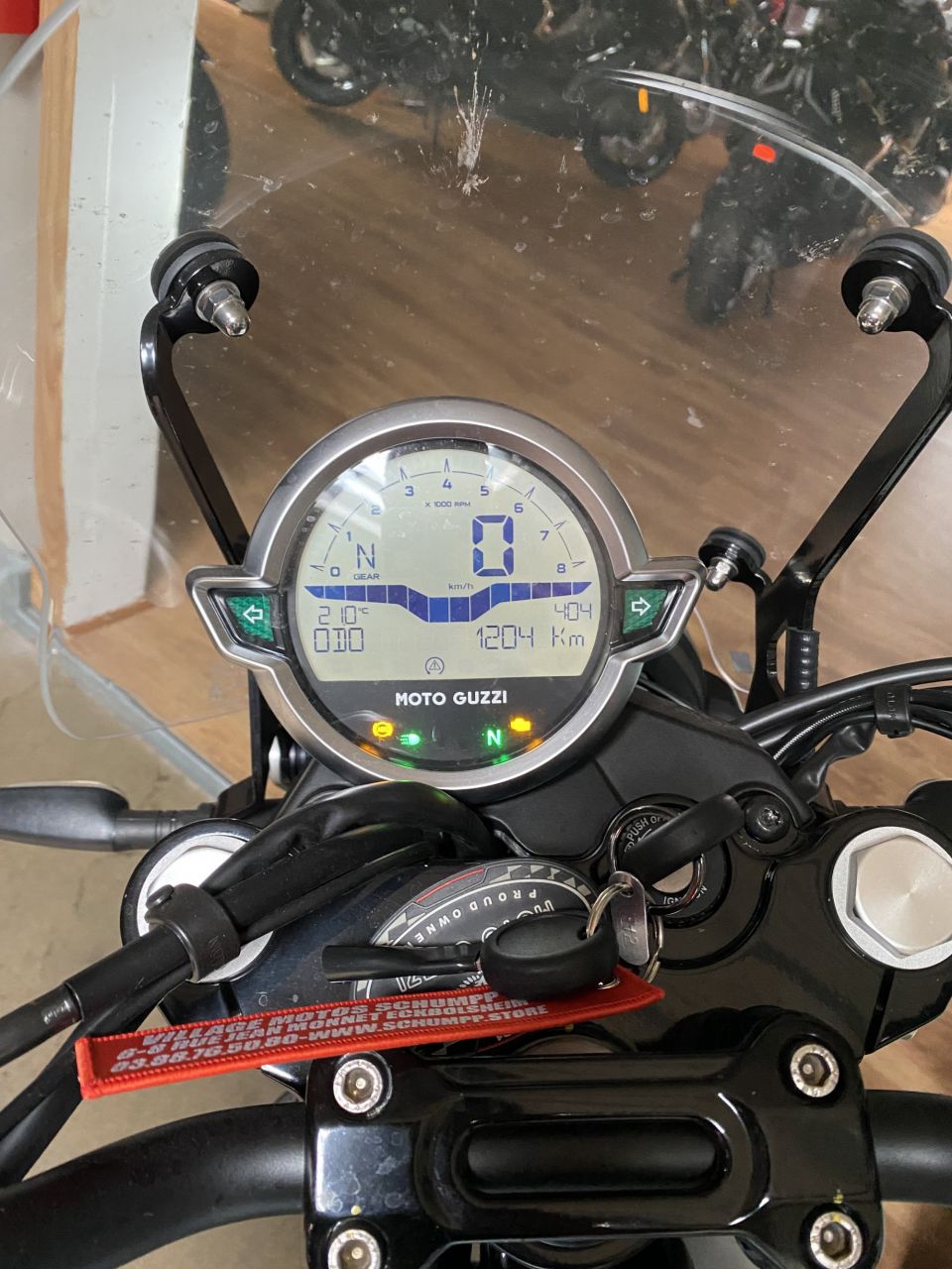 MOTO GUZZI V7 STONE 4