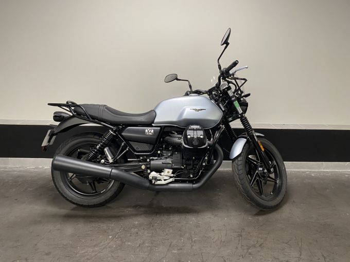 MOTO GUZZI V7 STONE 4